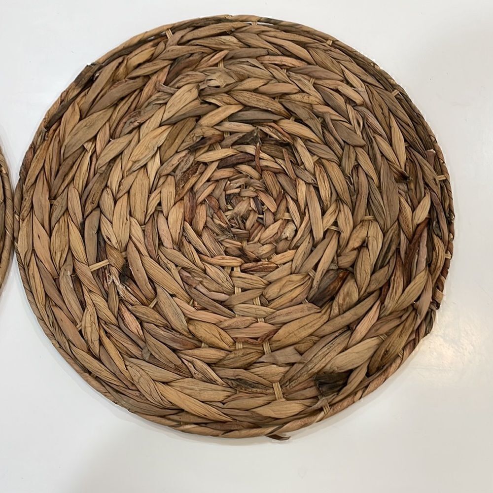 Pair (2) of water hyacinth straw natural material placemats chargers wall decor - Picture 5 of 6